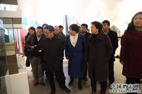 自治區(qū)基層組織建設(shè)現(xiàn)場會和經(jīng)驗交流會領(lǐng)導(dǎo)和代表參觀河套酒業(yè)集團(tuán)