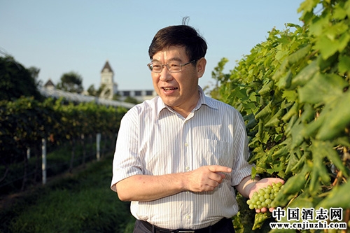濱州醫學院葡萄酒學院發起設立“老藤”獎助學金