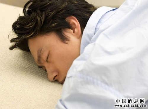 喝酒后昏睡是否正常?酒后易昏睡不能忽視