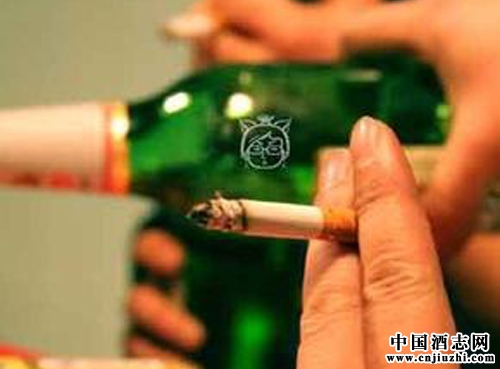 喝酒的時候吸煙有什么危害