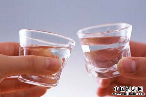 五成網(wǎng)友認(rèn)為“民酒”定價(jià)應(yīng)在50~100元之間