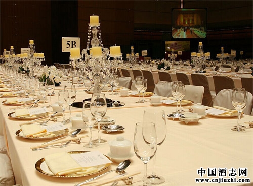 關(guān)于中國(guó)酒桌文化禮儀的探討