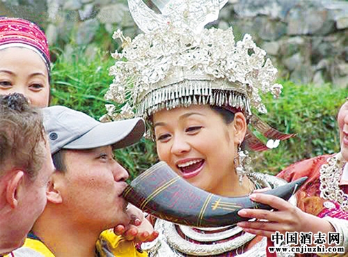 釀酒知識(shí):走進(jìn)少數(shù)民族酒文化之不得不說(shuō)的砸酒