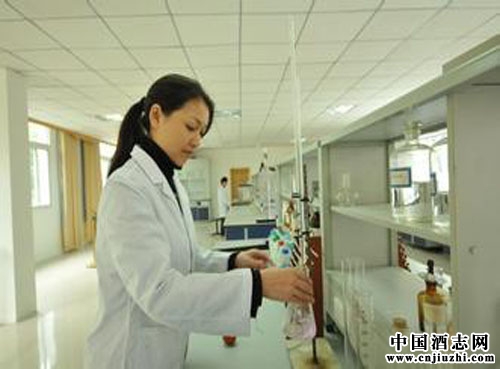 白酒釀造中微生物的特點