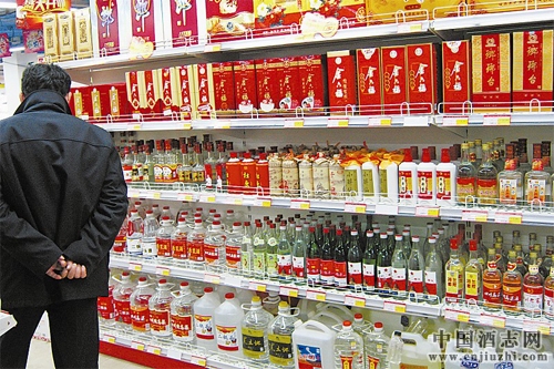 春節(jié)酒水市場火爆,各檔酒類竟“折腰”