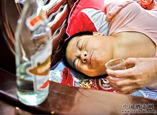 白酒女孩是不幸的,又是幸運的