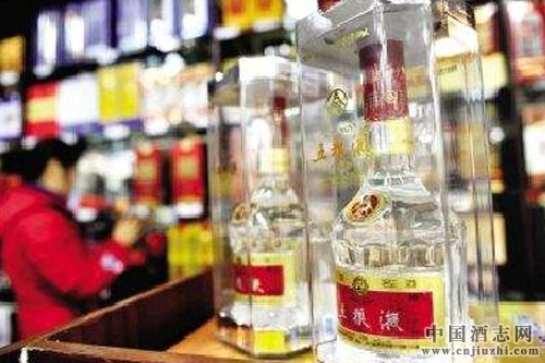 五糧液零售價(jià)逼近900元